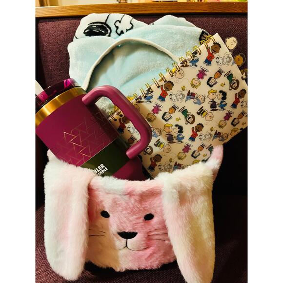 Snoopy Peanuts Easter bundle bunny basket adorable soft  twin 60 by 90 throw - Picture 5 of 7